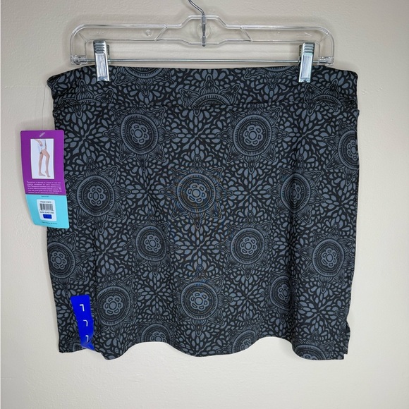 NWT Tranquility by Colorado Clothing Black Gray Pull On Skort Size Large - Picture 2 of 7